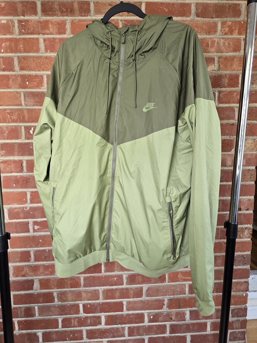 Nike Men’s Two-Tone Olive Green Windbreaker Jacket